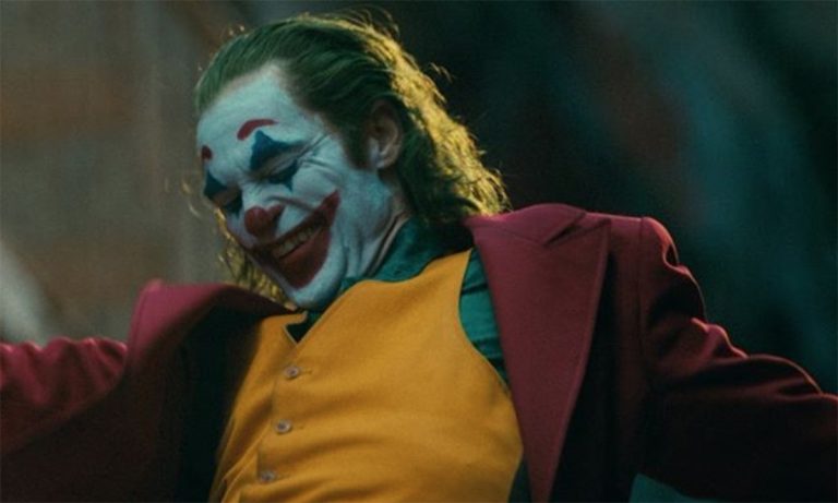 “JOKER”: la folle risata di Joaquin Phoenix nel Final Trailer