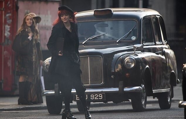 “CRUELLA”: Emma Stone in azione nelle Nuove Immagine dal set