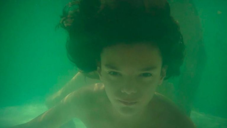 “Favolacce”, il Poster e il Teaser Trailer Ufficiale del film dei Fratelli D’Innocenzo in concorso alla Berlinale 2020
