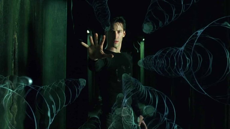 La Warner Bros. sospende anche la produzione di “Matrix 4”