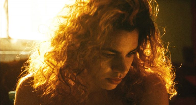 “Sola al mio matrimonio”: nuova data di uscita per il film di Marta Bergman presentato al Festival Cannes