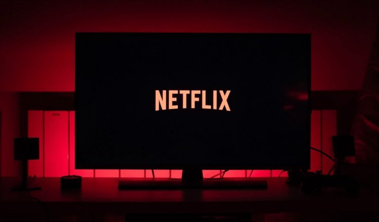 Netflix non aggiungerà e trasmetterà i canali di propaganda in Russia