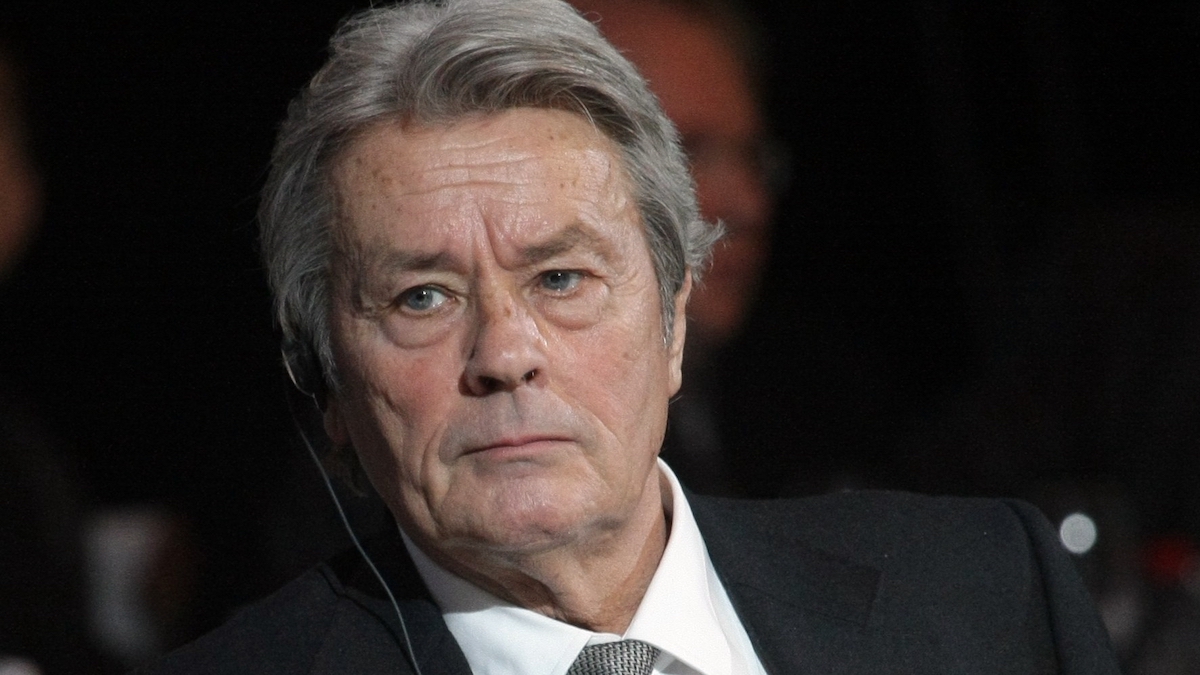 Addio a Alain Delon, il divo francese ci lascia all’età di 88 anni