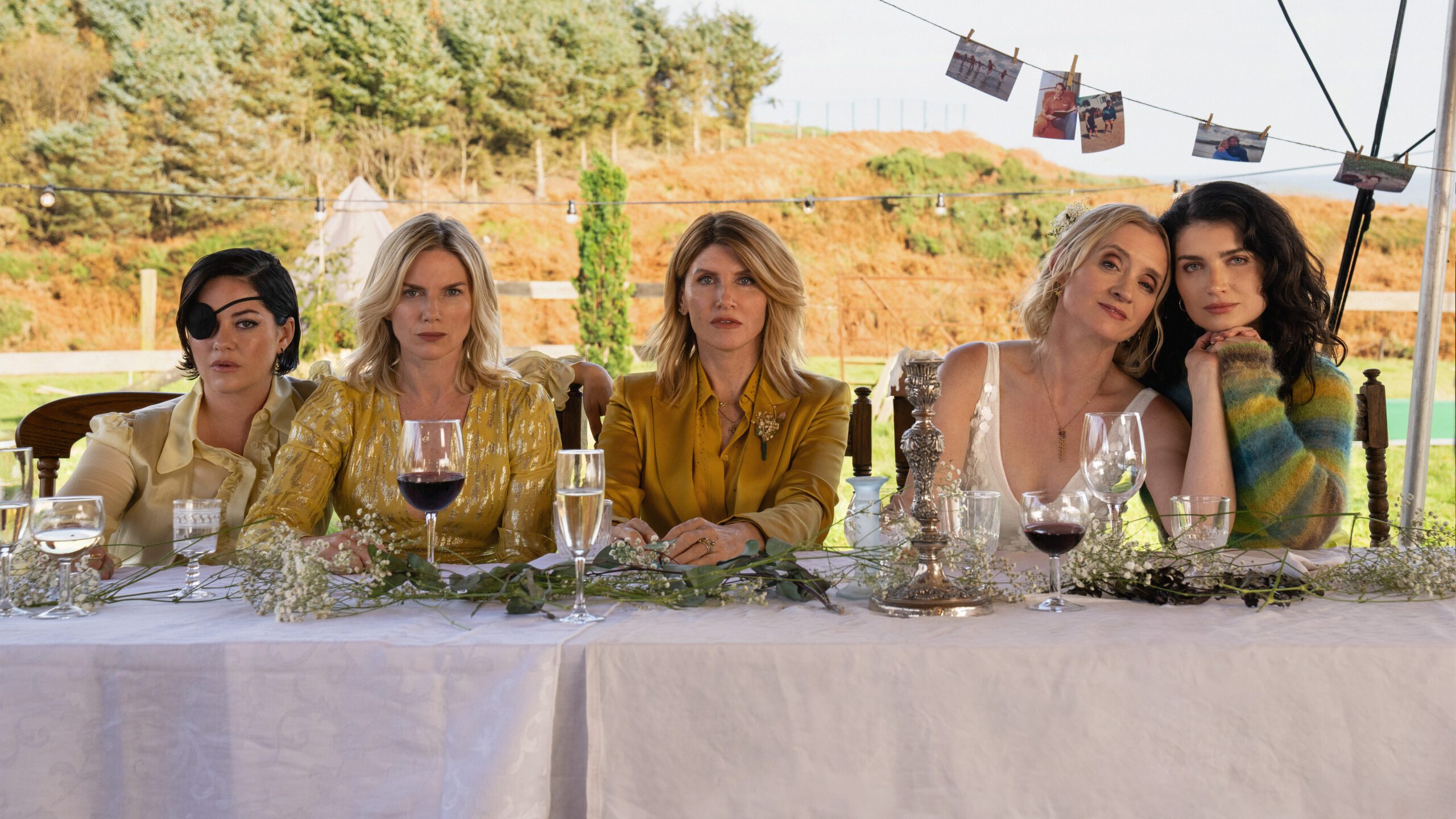 Bad Sisters, le prime immagini della seconda stagione della dark comedy a novembre su Apple TV+