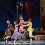 scena spettacolo royal ballet alice nel paese delle meraviglie