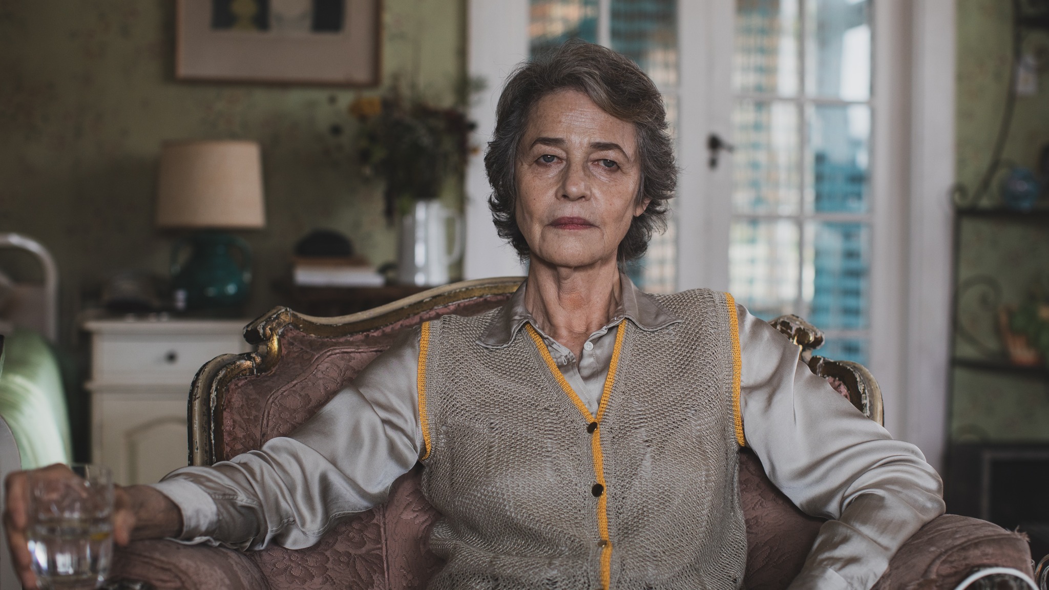 JUNIPER – Un bicchiere di gin: le clip italiane del film con Charlotte Rampling