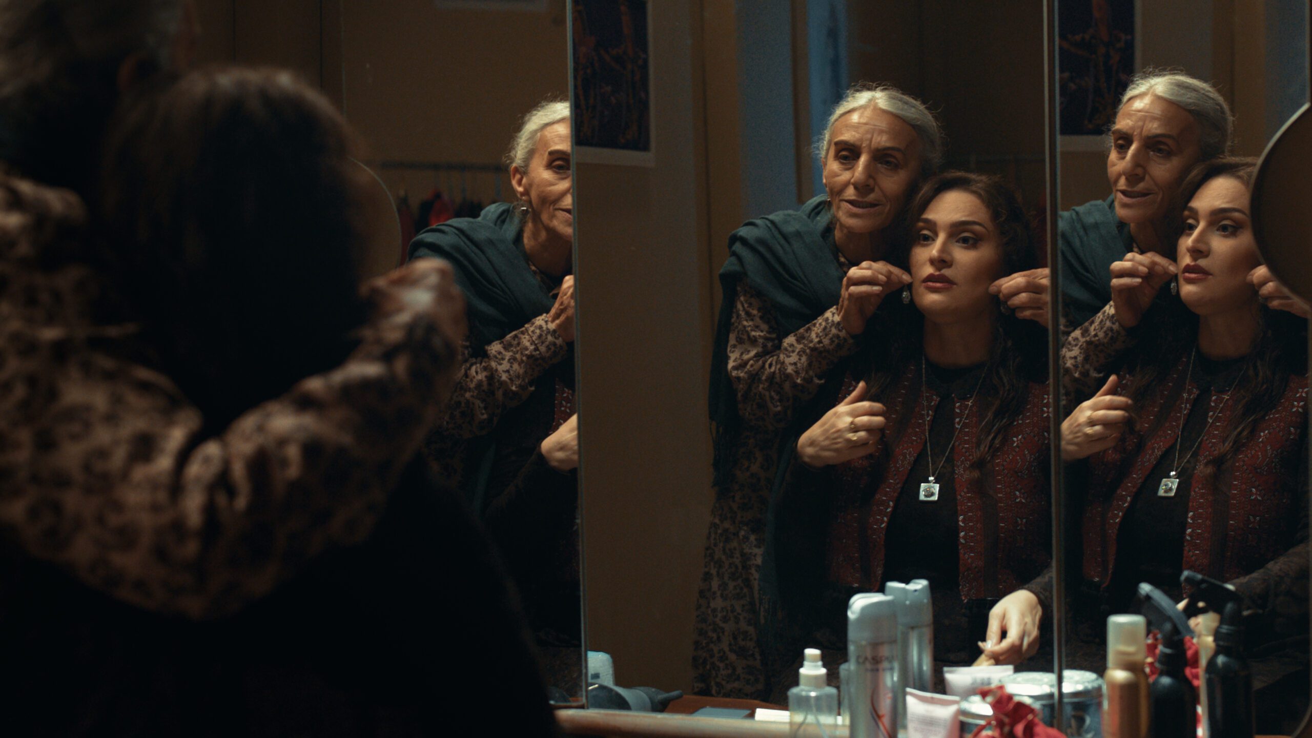 La Testimone (Shahed) di Nader Saeivar dal 31 ottobre al cinema, trailer e poster