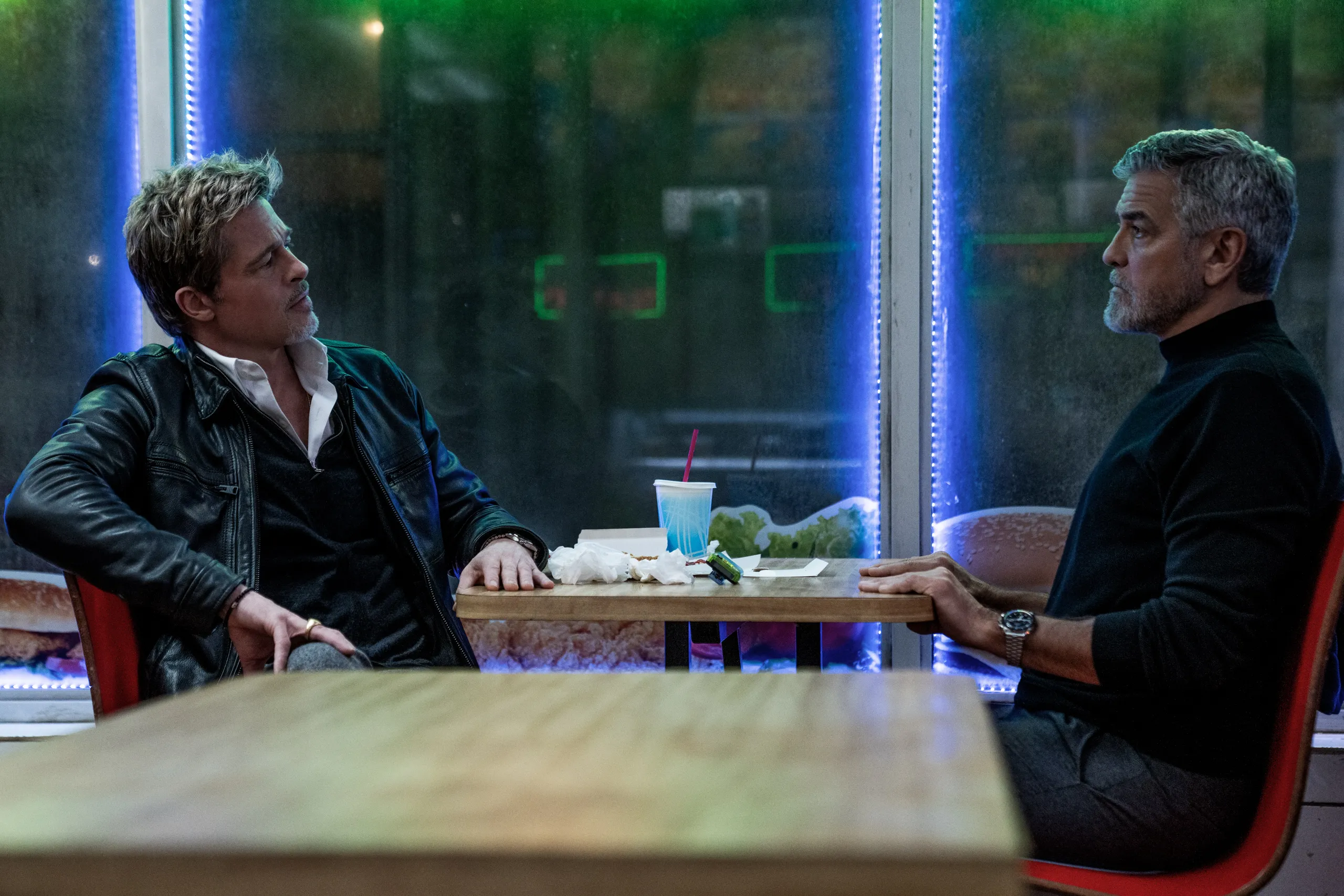 Wolfs – Lupi Solitari, la recensione dell’action comedy con George Clooney e Brad Pitt