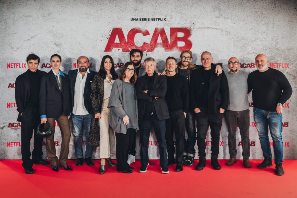 Da sx a dx Adriano Giannini , Valentina Belle', Fabrizio Nardi, Donatella Finocchiaro, Tinny Andreatta, Pierluigi Gigante, Riccardo Tozzi, Michele Alhaique , Marco Giallini, Stefano Sollima, Filippo Gravino, Carlo Bonini.Photocall @  ACAB Press Screening in Rome January 13th 2025