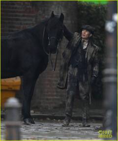 cillian-murphy-rebecca-ferguson-peaky-blinders-set-41