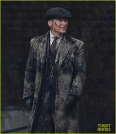 cillian-murphy-rebecca-ferguson-peaky-blinders-set-05