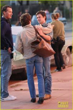 jeremy-allen-white-as-bruce-springsteen-on-set-40