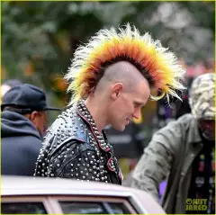 matt-smith-austin-butler-punk-rock-caught-stealing-02