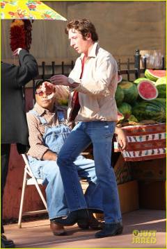 jeremy-allen-white-as-bruce-springsteen-on-set-19