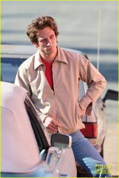 jeremy-allen-white-as-bruce-springsteen-on-set-06