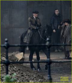 cillian-murphy-rebecca-ferguson-peaky-blinders-set-10