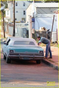 jeremy-allen-white-as-bruce-springsteen-on-set-21