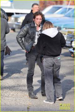 bruce-springsteen-visits-jeremy-allen-white-on-deliver-me-from-nowhere-set-in-nj-29