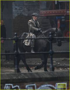 cillian-murphy-rebecca-ferguson-peaky-blinders-set-16