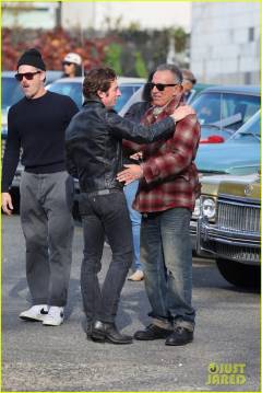 bruce-springsteen-visits-jeremy-allen-white-on-deliver-me-from-nowhere-set-in-nj-38