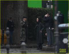 cillian-murphy-rebecca-ferguson-peaky-blinders-set-22