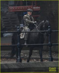 cillian-murphy-rebecca-ferguson-peaky-blinders-set-19