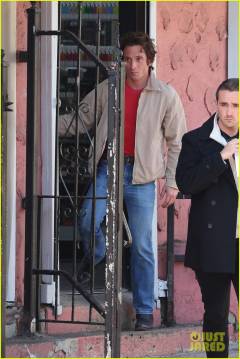 jeremy-allen-white-as-bruce-springsteen-on-set-04