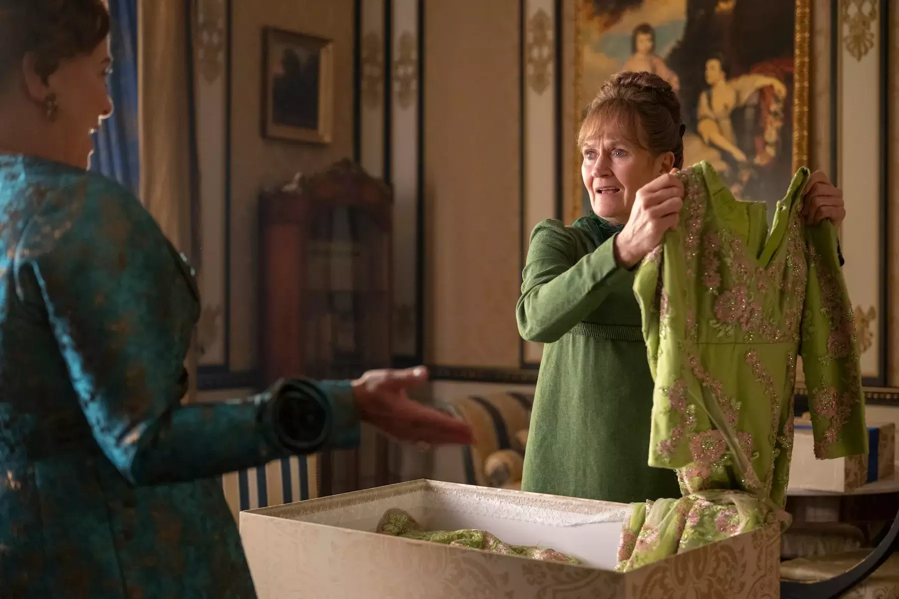 Bridgerton. (Da sinistra a destra) Polly Walker nel ruolo di Lady Featherington, Lorraine Ashbourne nel ruolo della signora Varley nell'episodio 403 di Bridgerton. Cr. Liam Daniel/Netflix © 2025
LIAM DANIEL/NETFLIX