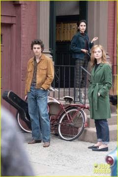 timothee-chalamet-elle-fanning-get-cozy-on-a-complete-unknown-in-hoboken-01 (1)