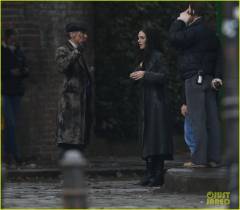 cillian-murphy-rebecca-ferguson-peaky-blinders-set-02