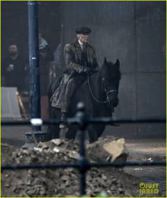 cillian-murphy-rebecca-ferguson-peaky-blinders-set-09