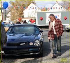 bruce-springsteen-visits-jeremy-allen-white-on-deliver-me-from-nowhere-set-in-nj-09