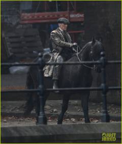 cillian-murphy-rebecca-ferguson-peaky-blinders-set-03