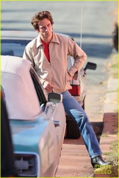 jeremy-allen-white-as-bruce-springsteen-on-set-05