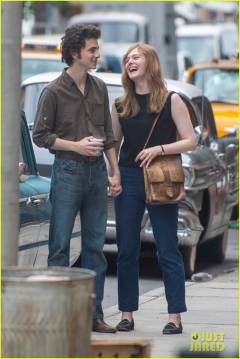 timothee-chalamet-elle-fanning-get-cozy-on-a-complete-unknown-in-hoboken-06 (1)