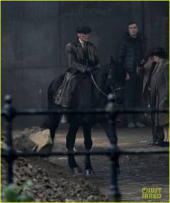 cillian-murphy-rebecca-ferguson-peaky-blinders-set-11