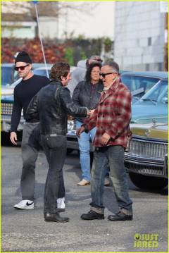 bruce-springsteen-visits-jeremy-allen-white-on-deliver-me-from-nowhere-set-in-nj-39