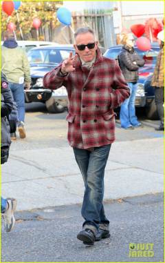 bruce-springsteen-visits-jeremy-allen-white-on-deliver-me-from-nowhere-set-in-nj-07