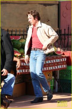 jeremy-allen-white-as-bruce-springsteen-on-set-09