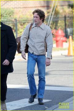 jeremy-allen-white-as-bruce-springsteen-on-set-26