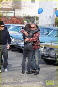 bruce-springsteen-visits-jeremy-allen-white-on-deliver-me-from-nowhere-set-in-nj-37