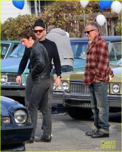 bruce-springsteen-visits-jeremy-allen-white-on-deliver-me-from-nowhere-set-in-nj-03