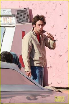 jeremy-allen-white-as-bruce-springsteen-on-set-22